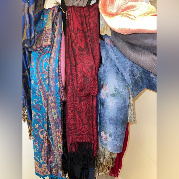 Colorful Assorted Scarves Bundle - lot of over 25 - Picture 3 of 7